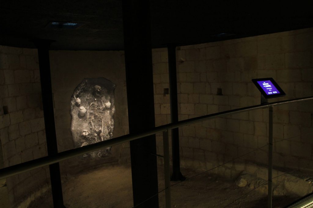 Gobo d'une sépulture troiuvée pendant les fouilles_resultat